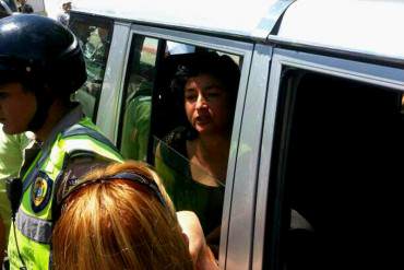 ¡FUERA DE CONTROL! Detenida en San Cristóbal al reclamar que su voto le salió al Psuv
