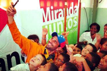 EN FOTOS: Capriles se contagia con la moda de los «selfies» en una buena causa