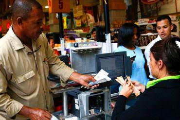 ¡AHORA LA CULPA ES DE LAS CAJAS! Sundde obligará a comercios a aumentar cajas abiertas