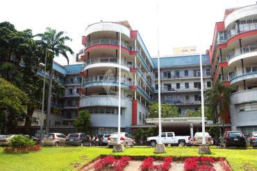 ¡INSÓLITO! Vigilantes de la UCV asaltan a una mujer y su hija cuando iban al Hospital Universitario