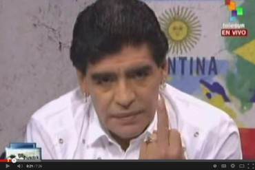 EN VIDEO: Maradona le saca la madre al vicepresidente de FIFA por llamarlo «pavoso»