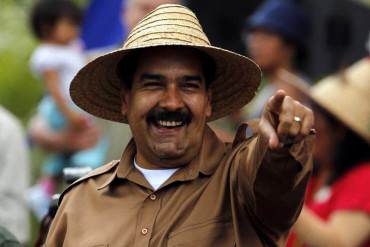 ¡EL DICTADOR Y SUS TRAPOS ROJOS! Maduro: “Cheverito tiene locos a los amargados» (+Video)