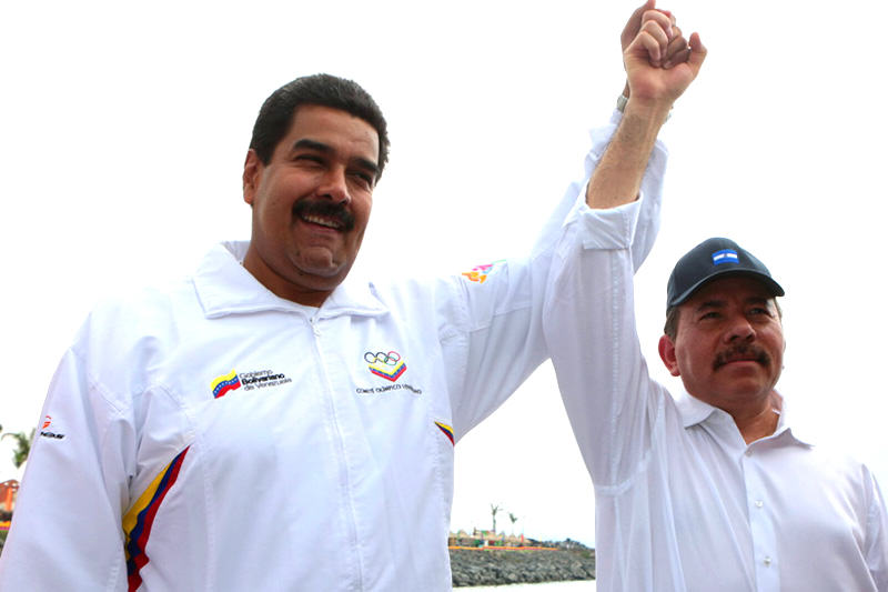 Nicolas-Mauro-con-Daniel-Ortega-presidente-de-Nicaragua-800x533