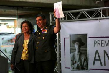 ¡UN INSULTO! Premio de periodismo a Rodríguez Torres manipula la profesión