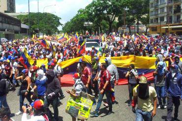 ¡NO SE DETIENEN! Marcha por la Independencia llegó a Altamira este #24J