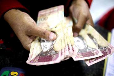¡SE AGOTA EL DINERO! La escasez de billetes asoma a Venezuela la llegada de un «corralito»