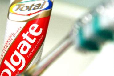 ¡NO TE LO PIERDAS! Mira el nuevo empaque «socialista» de la pasta dental Colgate (+FOTO)