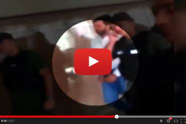 VIDEO INÉDITO: Leopoldo López escoltado y esposado dentro del Palacio del Justicia