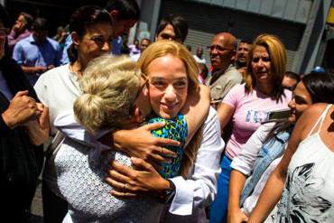 Así recibieron a Lilian Tintori en el Palacio de Justicia este #4J (+Fotos)