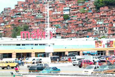 ¡HAY HAMBRE EN VENEZUELA! Intentan saquear a supermercado Makro