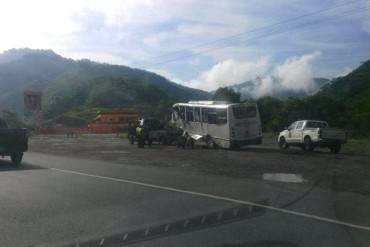 ¡TRÁGICO! Dos muertos y 17 heridos deja accidente en la Autopista Regional del Centro