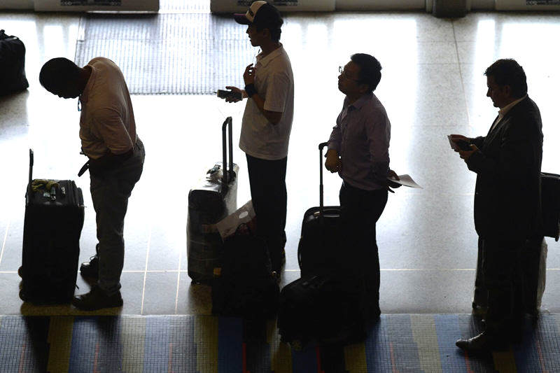 Aeropuerto-Internacional-de-Maiquetia-Simon-Bolivar-Caracas-La-Guaira-Venezuela-Boletos-Pasajes-Pasajeros-800x533