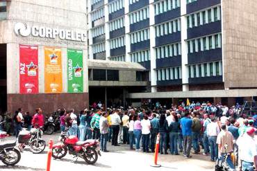 ¡PERSISTE LA PROTESTA! Trabajadores de Corpoelec frente a sede: “Jesse baja, da la cara”