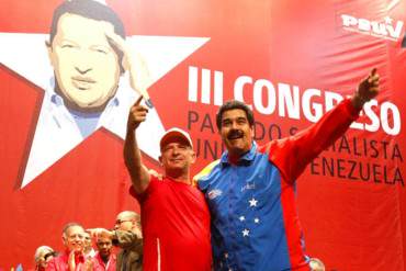 ¡DEBE VERLO! Abrazos y algarabía: el día en el que Maduro y Diosdado “celebraron” el regreso del Pollo Carvajal tras su arresto en Aruba en 2014 (+Video)