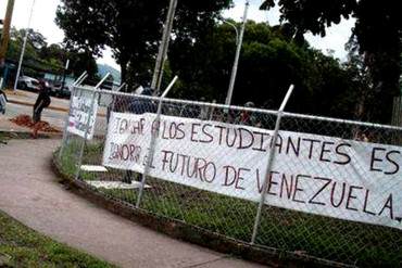 ¡SIGUEN LAS PROTESTAS! Se enfrentan estudiantes de Unet y PNB #17J (+ Fotos)