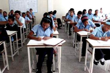 ¡FRUTOS DE LA PATRIA! 50% de jóvenes en Venezuela no culmina la educación media
