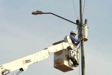 ¡ENTÉRESE! Motta Domínguez desmiente racionamiento eléctrico en el país