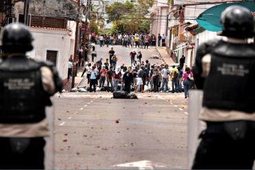 ¡RÉGIMEN SIN PIEDAD! PNB reprime protesta en Táchira por estudiante asesinada (+ Fotos)