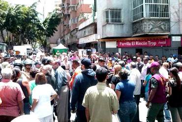 ¡HARTOS DE LA INSEGURIDAD! Protestan en Caracas por asesinato a comerciante (+ Fotos)