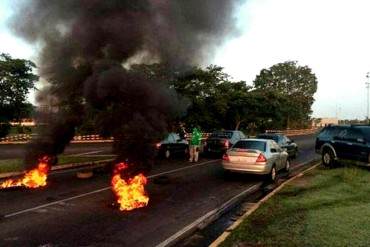 ¡AY NICOLÁS! Trabajadores de Sidor queman cauchos para exigir discusión de contrato colectivo