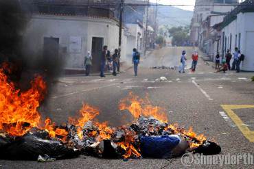 ¡DESCOMUNAL! GNB ataca con corchos y perdigones a estudiantes de la UCAT (+Fotos)