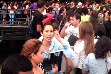 ¡ÚLTIMA HORA! Lanzan bomba lacrimógena de la nada dentro de la UFT (+ Fotos)