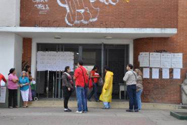 ¿UN GENTÍO VOTANDO? Así de VACÍOS están los centros electorales del Psuv (+ Fotos)