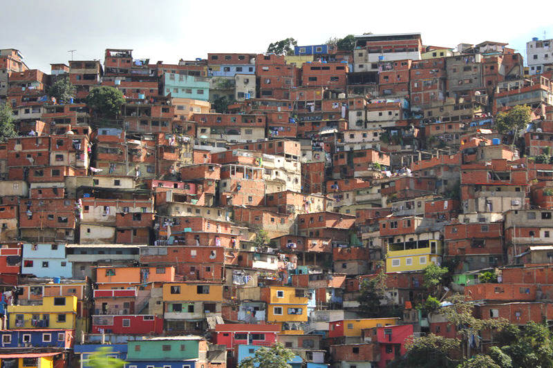 Barrios-de-Petare-Caracas-Venezuela-800x533