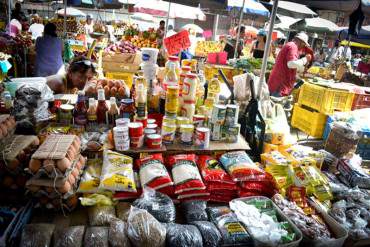 ¡COMENZÓ LA CACERÍA! Decomisan alimentos y productos de higiene vendidos por buhoneros