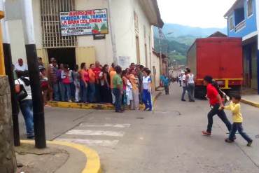 ¡AY VENEZUELA! Llega la leche y todo un pueblo enloquece. Esto ocurrió en BOCONÓ (Video)