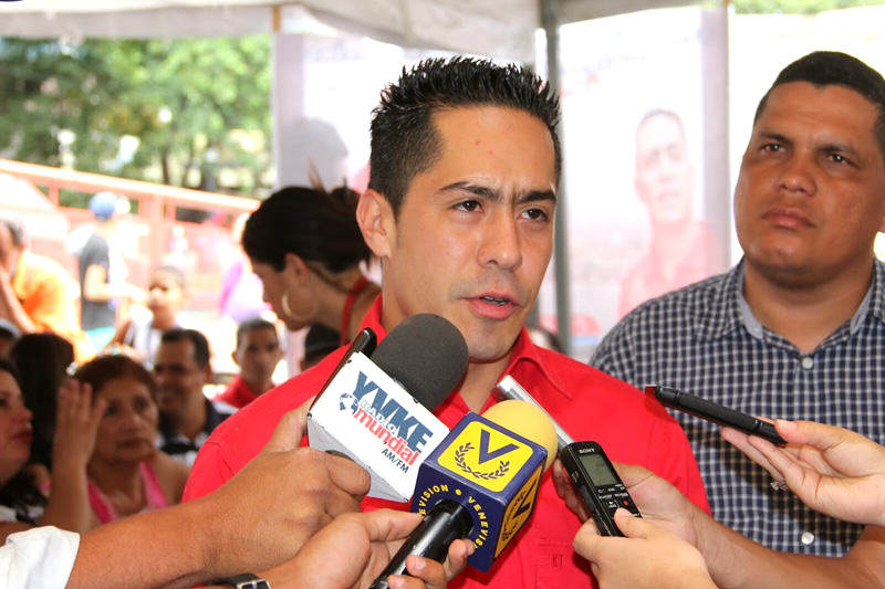 Diputado-de-la-Asamblea-y-Miembro-del-PSUV-Robert-Serra-3-800x533