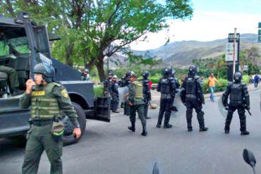 ¡FRONTERA TRANCADA! Puentes que unen a Venezuela y Colombia cerrados por manifestantes