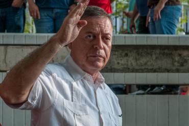 ¡EN DEFENSA DEL JEFE! Arias Cárdenas se solidariza con su “compañero y camarada” Diosdado Cabello