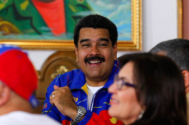 Nicolas-Maduro-riendo