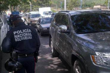 ¿PLAN PATRIA SEGURA? Hallan cadáver en plena autopista de Caracas (+ Fotos)