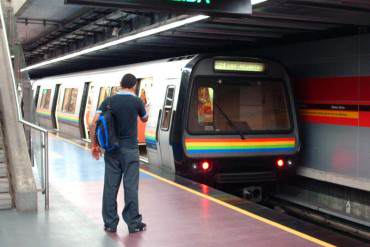 ¡TREMENDO SUSTO! Un tren con fallas en los frenos originó el humo en la estación de Metro Los Símbolos