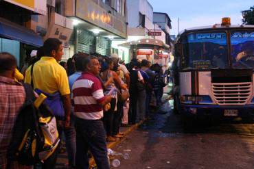 ¡ATENCIÓN! Transportistas fijan entre Bs. 13.000 y 15.000 el pasaje de Guarenas a Caracas