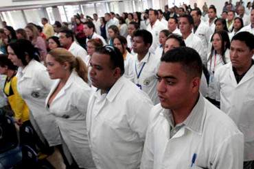 ¡INAUDITO! Médicos residentes, internos y rurales ganan 24% por debajo del sueldo mínimo