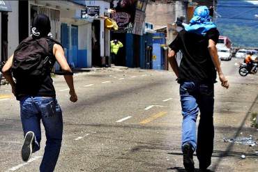 ¡VUELVE EL SALVAJISMO OFICIAL! Varios heridos deja BRUTAL enfrentamiento en la Ucat (+Fotos)