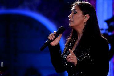 “Desperté con muchas llamadas perdidas y mensajes”: Ana Gabriel desmintió su supuesta muerte y aseguró que está “vivita y coleando”