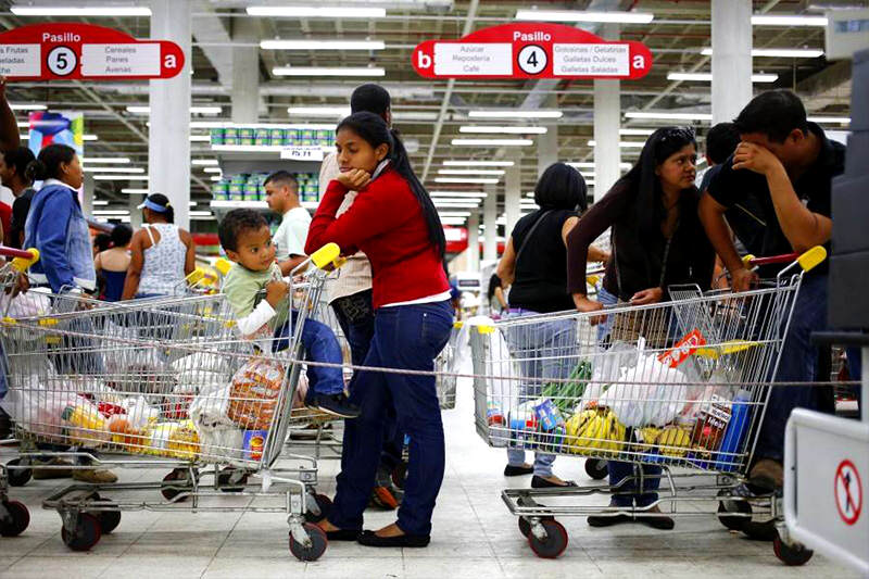 Compras-colas-escasez-supermercados