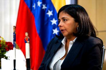 ¡EL CIRCO ROJITO! Delcy Rodríguez en la OEA: «EEUU busca apoderarse de nuestro petróleo»