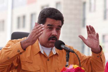 ¡ANDA VUELTO LOCO! Maduro pide a Obama no “meter sus manos” en Venezuela