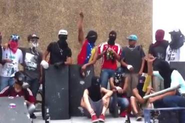 ¡GRAVE! EN VIDEO: Grupo de manifestantes acorralados en Barquisimeto solicitan ayuda