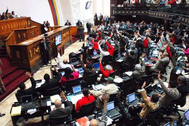 ¡VENDIDOS AL RÉGIMEN! Los 2 diputados «opositores» que votaron a favor del chavismo en la AN