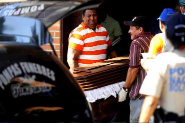 ¡NADIE SE SALVA! Asesinan a obrero de Misión Vivienda a puñaladas y lo meten en un container