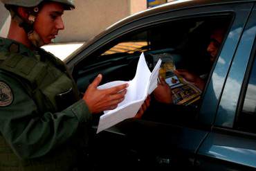 ¡MÁS Y MÁS COLAS! Militares en estaciones de gasolina de San Cristóbal RETRASAN servicio