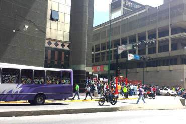 ¡AY MERENTES! Trabajadores del BCV se alzan en protesta en la Avenida Urdaneta (+Foto)