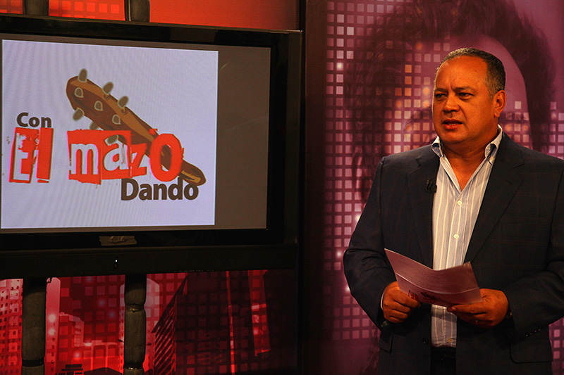 Diosdado-Cabello-con-el-mazo