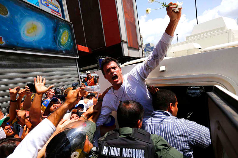 Leopoldo-Lopez-dia-de-la-entrega-3